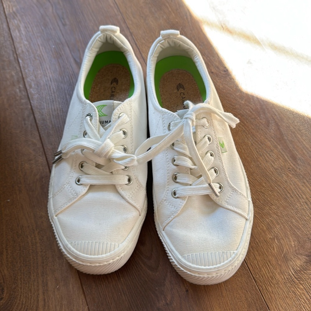 Cariuma canvas white sneaker size 9